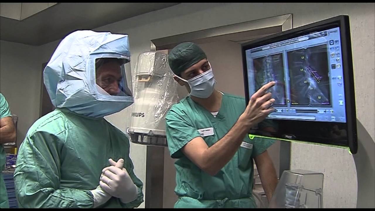 (English) First operation Mazor Robotic - I - Schiena TV
